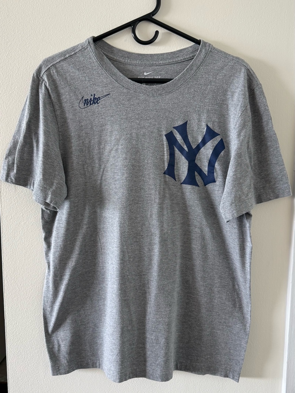 Nike Men's Gray New York Yankees Logo Short Sleeve T-Shirt Babe Ruth